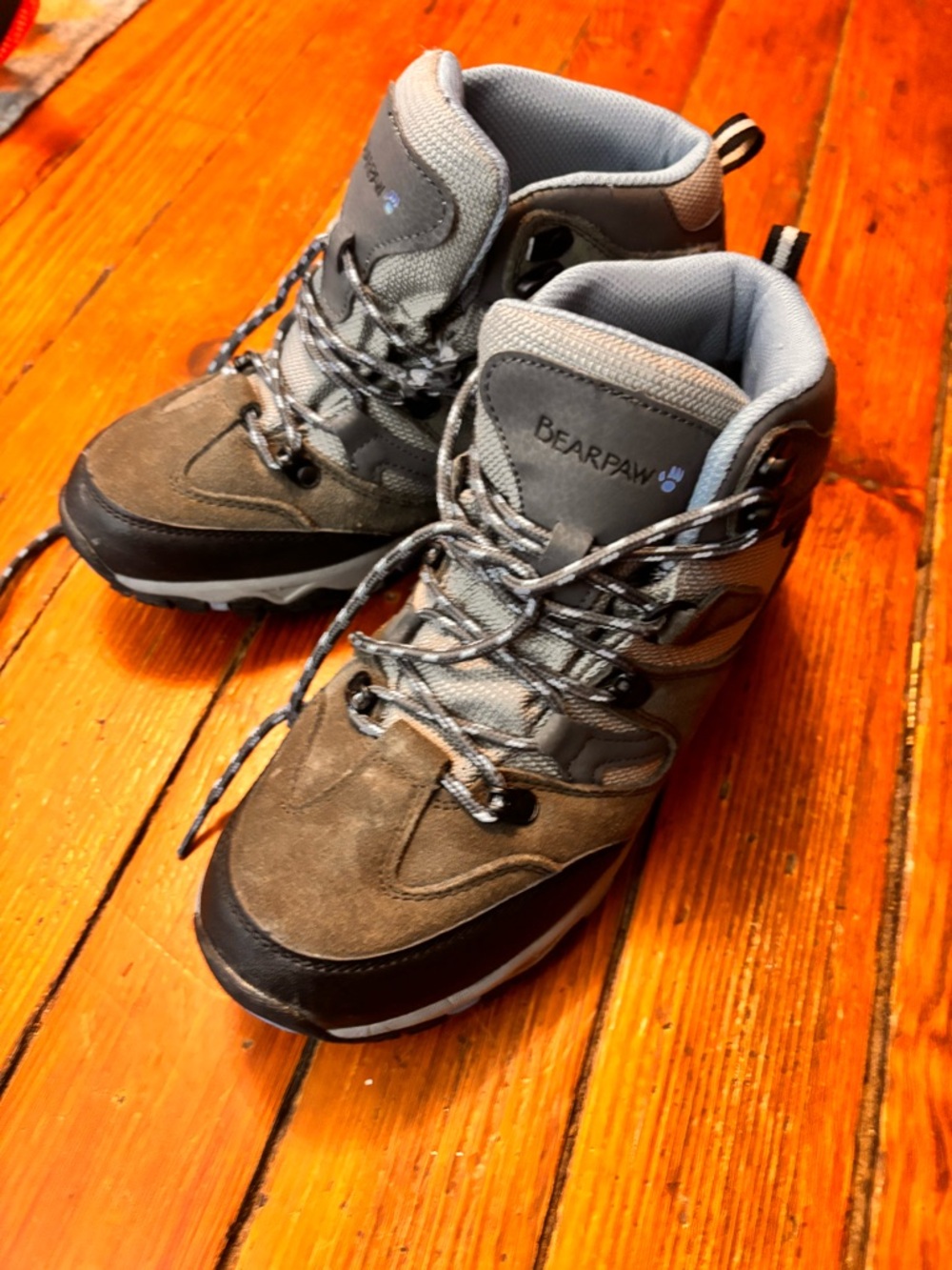 BearPaw Woman’s 8.5 Waterproof/ Winter Hiking Boots